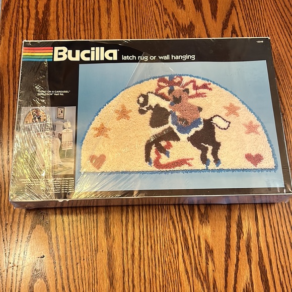 NWT Vintage Bucilla Teddy on a Carousel Rug or Wall Hanging Latch Hook Kit - Picture 2 of 7